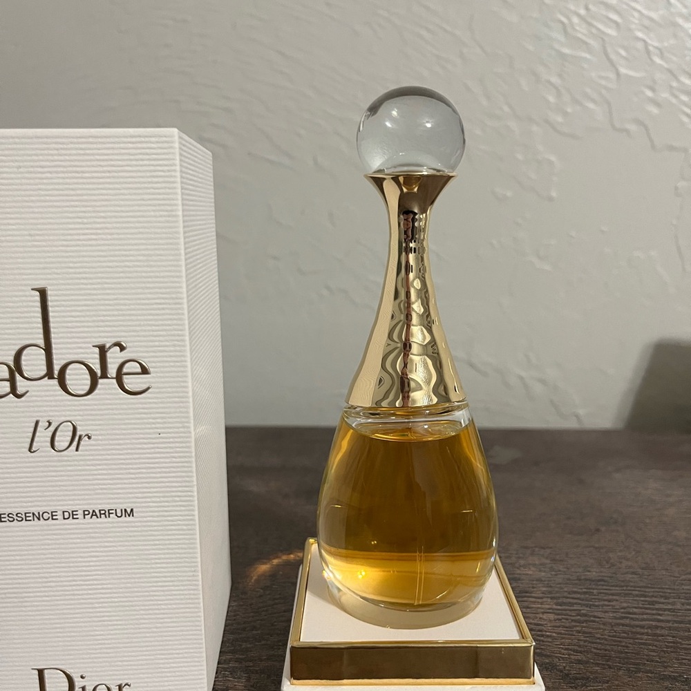 Dior Golden Elegance Perfume Bottle